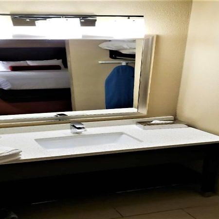 Quality Suites Nashville Airport מראה חיצוני תמונה