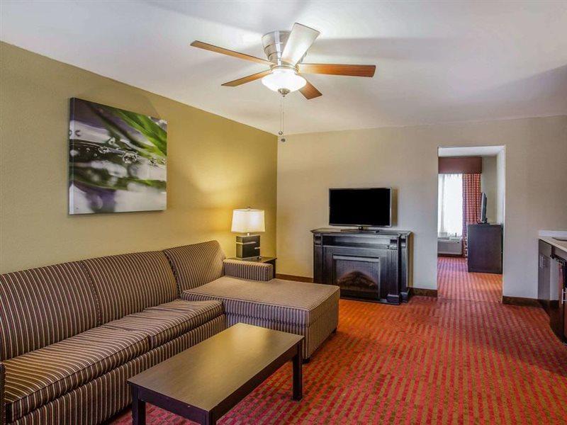 Quality Suites Nashville Airport מראה חיצוני תמונה