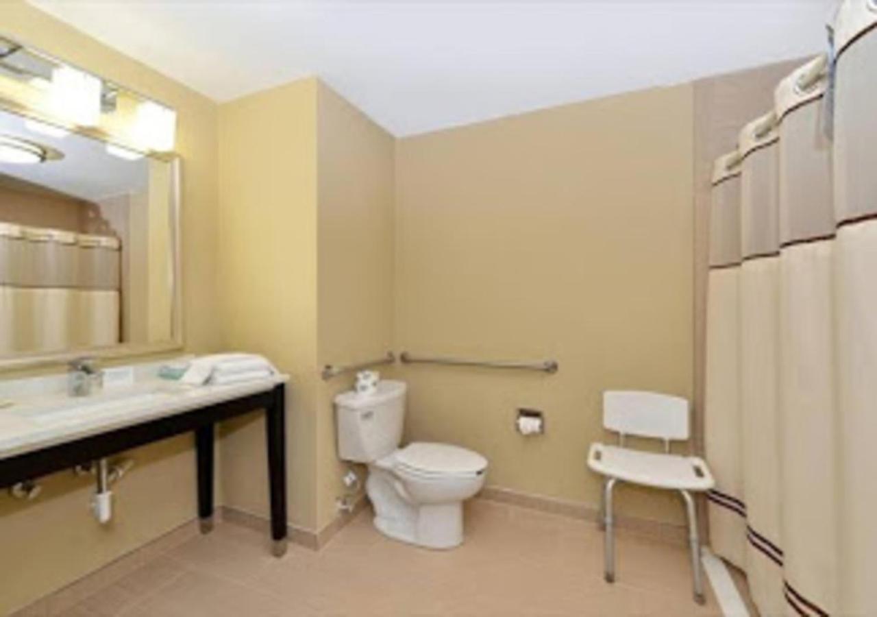 Quality Suites Nashville Airport מראה חיצוני תמונה