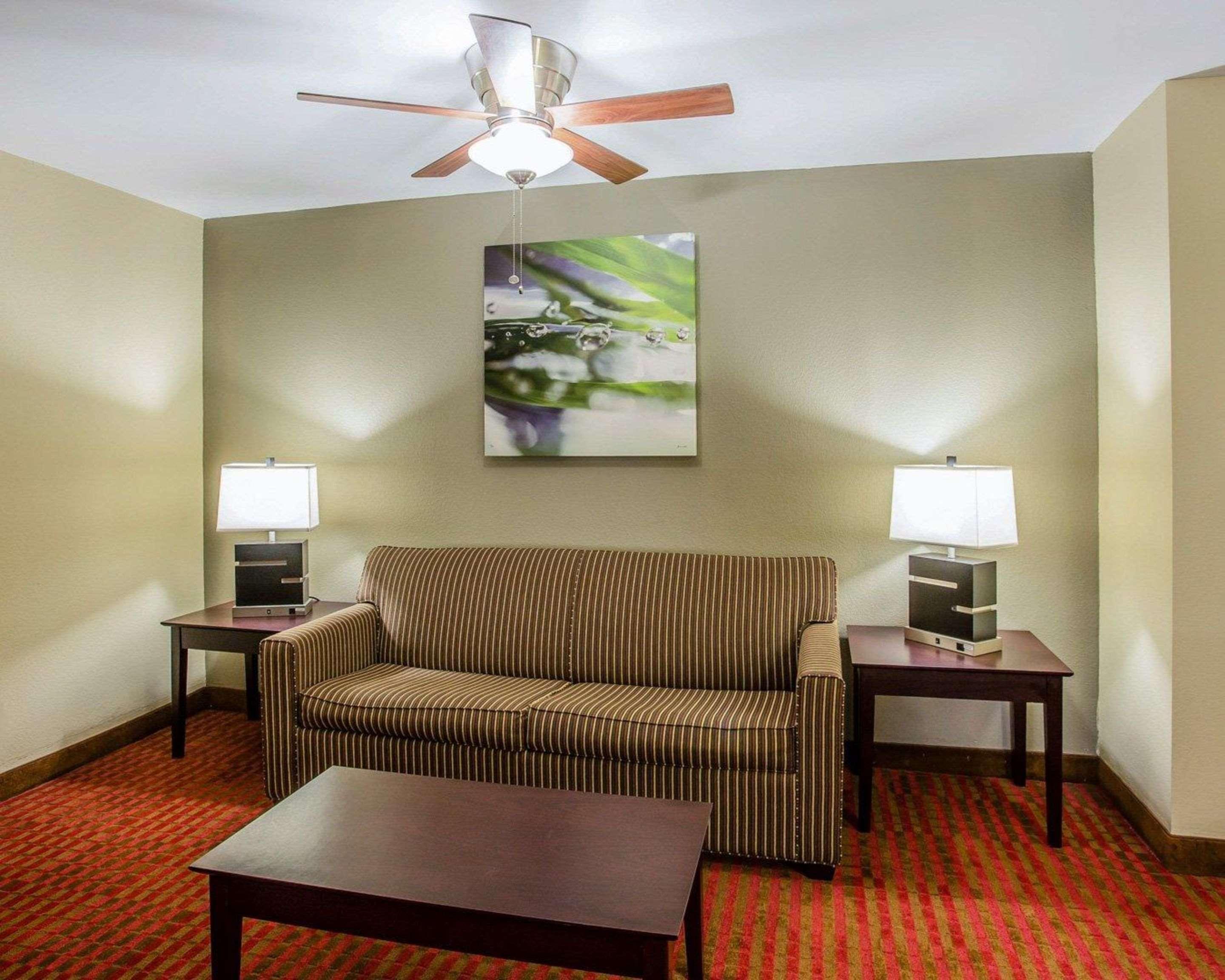 Quality Suites Nashville Airport מראה חיצוני תמונה