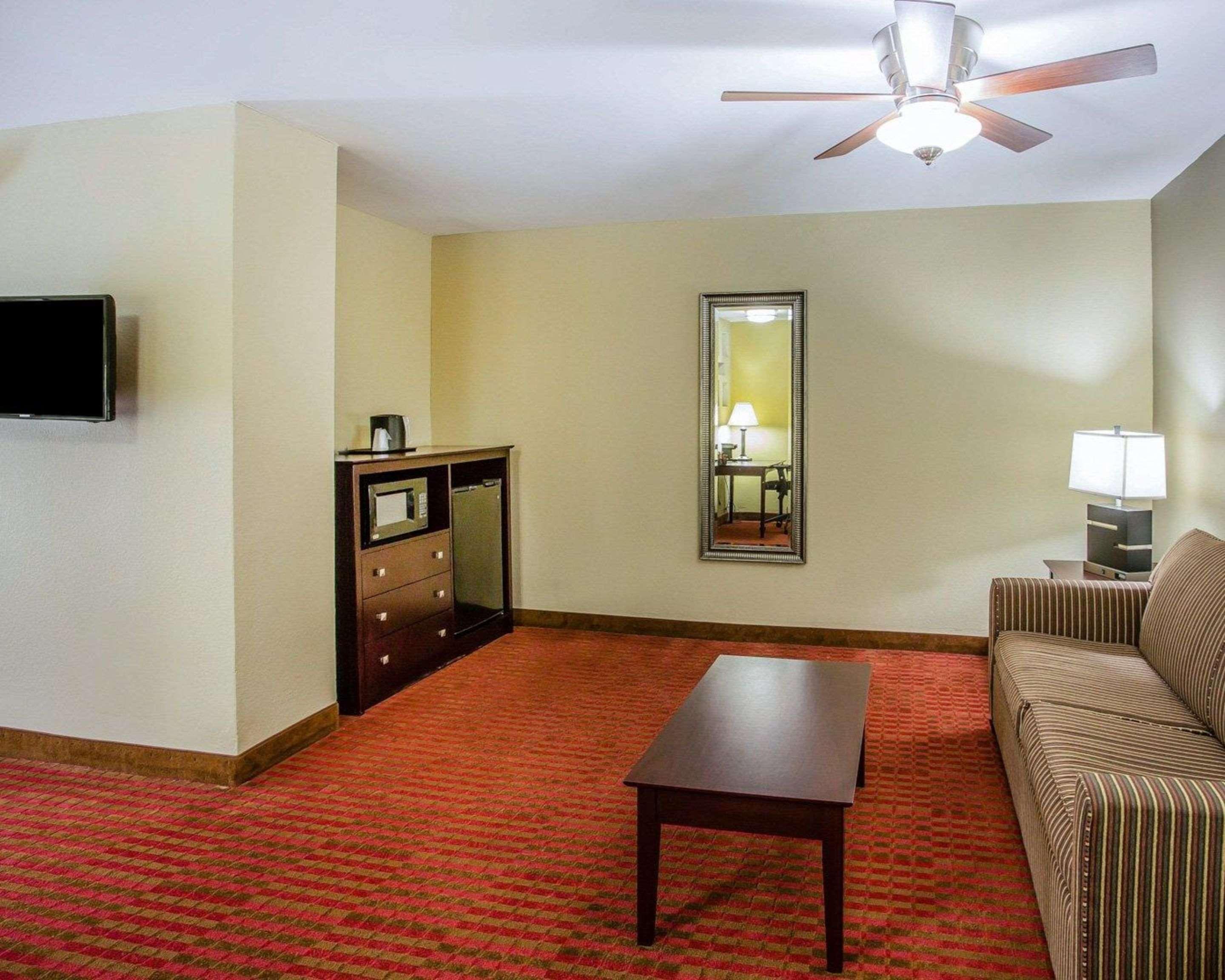 Quality Suites Nashville Airport מראה חיצוני תמונה