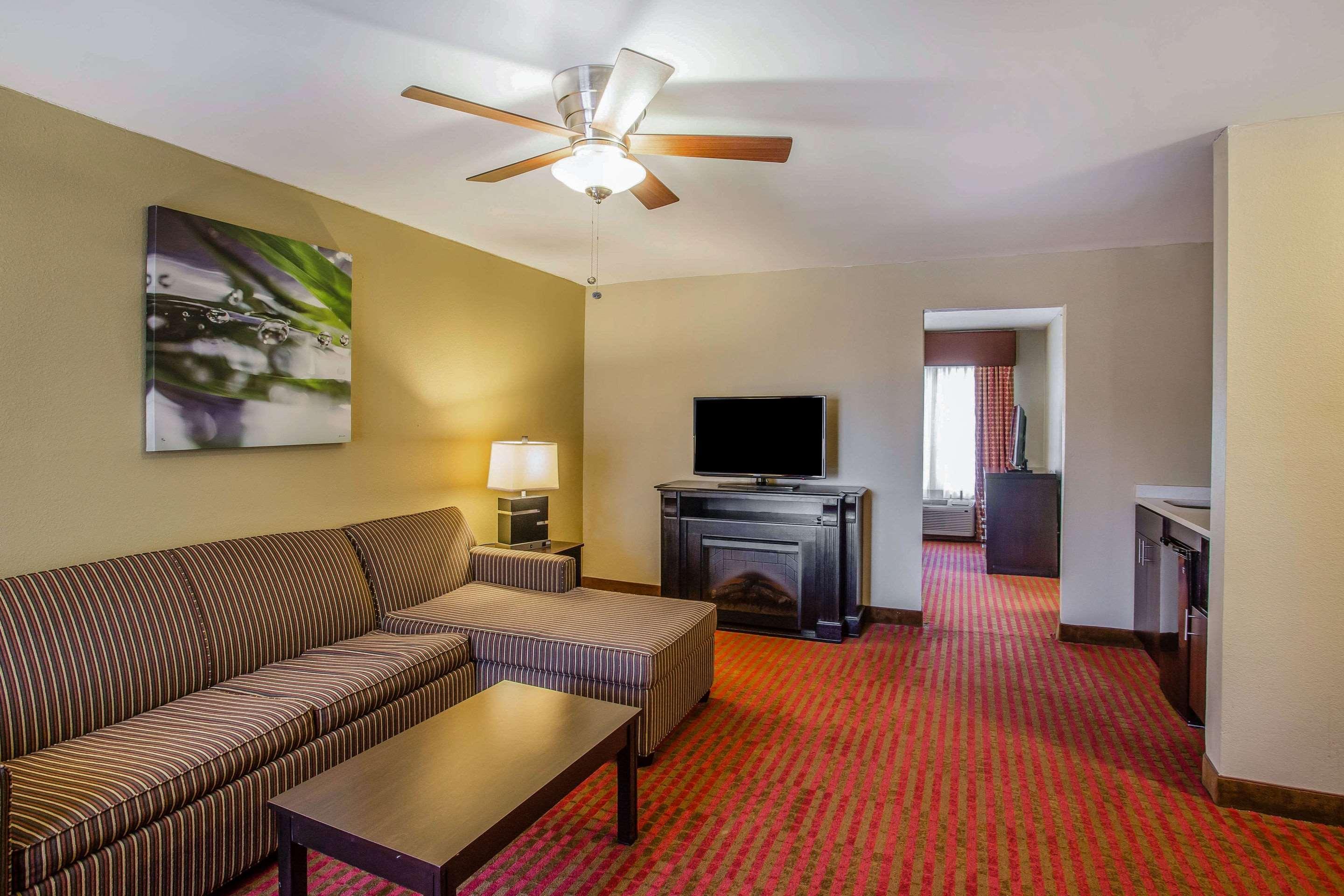 Quality Suites Nashville Airport מראה חיצוני תמונה